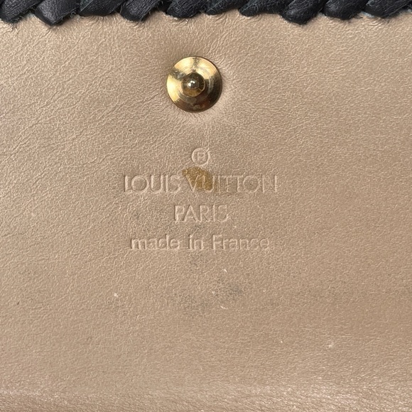 OFFER??LOUIS VUITTON Sara wallet - Picture 8 of 15
